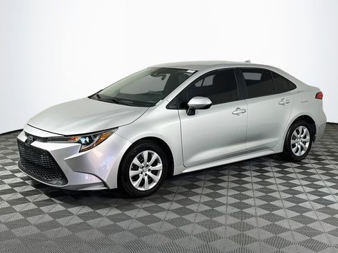 Used 2020 Toyota Corolla LE FWD image 4