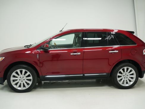 Used 2013 Lincoln MKX FWD image 7