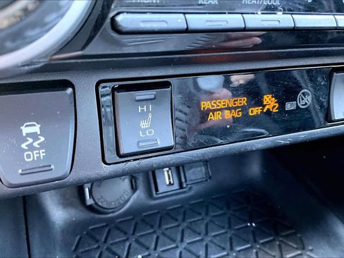 Used 2022 Toyota RAV4 SE w/ Convenience Package AWD/4WD image 34