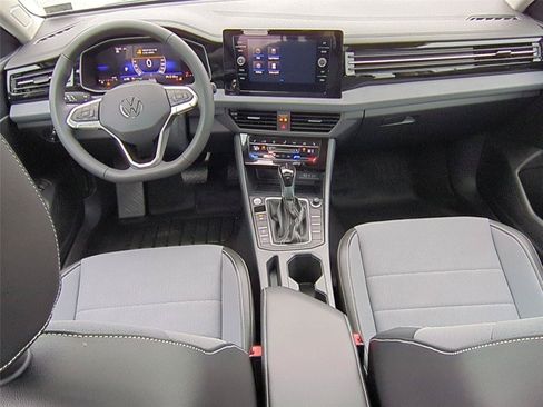 New 2026 Volkswagen Jetta SE FWD image 17