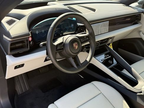 New 2024 Porsche Macan 4 Electric image 4