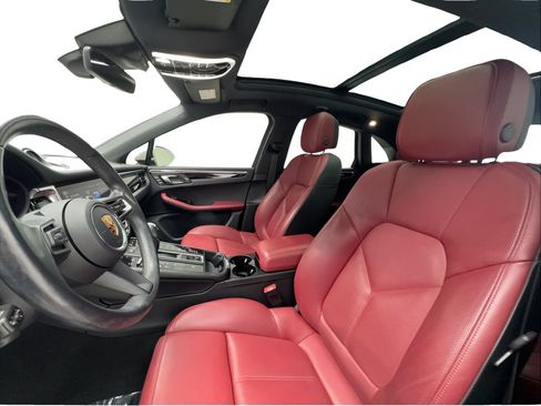 Used 2023 Porsche Macan AWD/4WD image 18