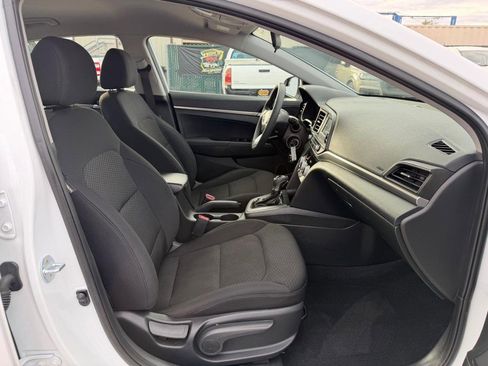 Used 2019 Hyundai Elantra SE w/ Cargo Package image 21