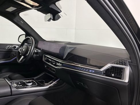 Used 2023 BMW X7 xDrive40i w/ Executive Package image 22