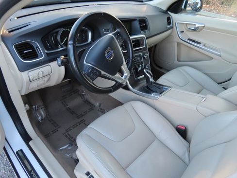 Used 2014 Volvo S60 T5 image 5