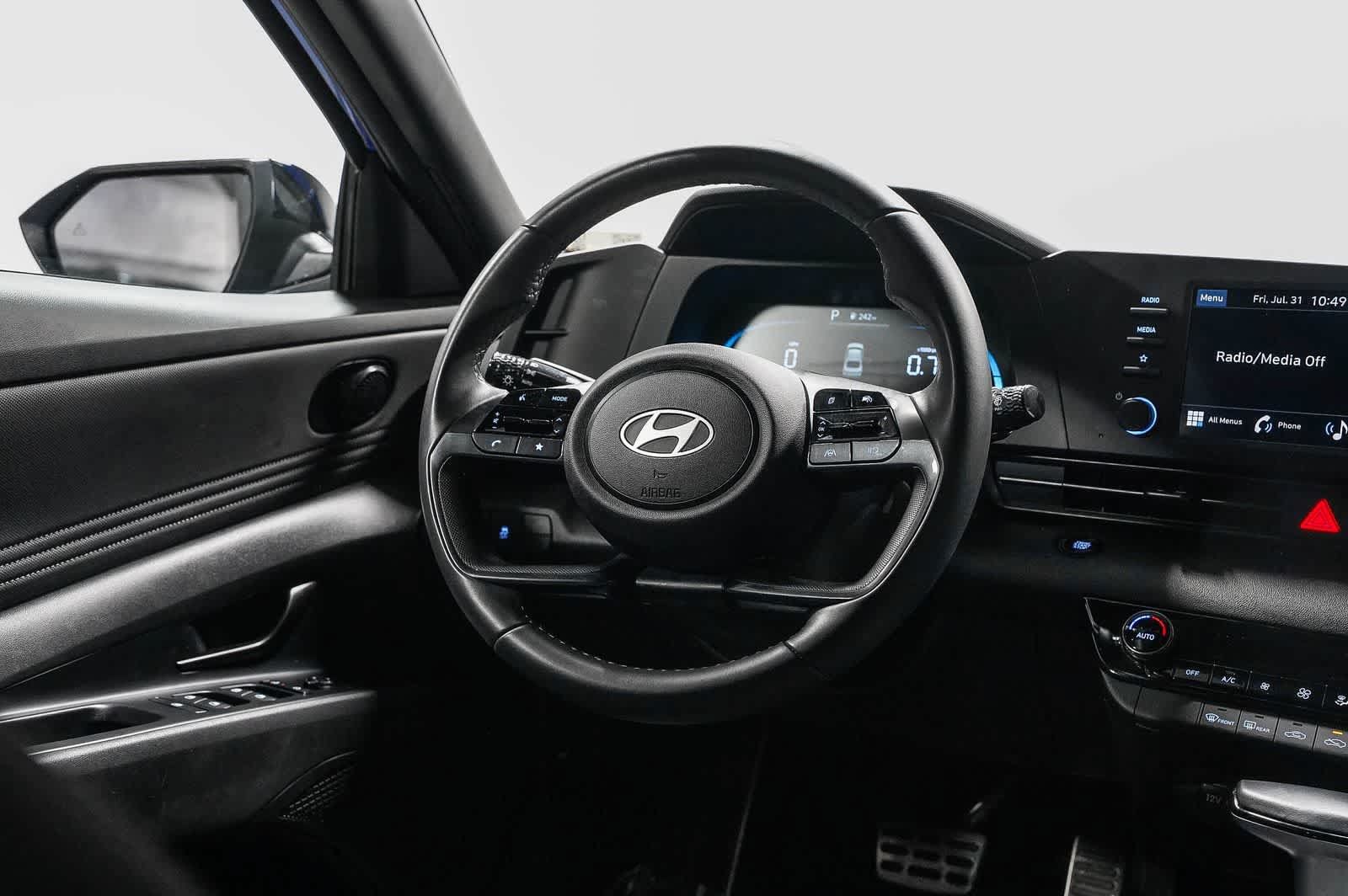 Used 2025 Hyundai Elantra Sport FWD image 15