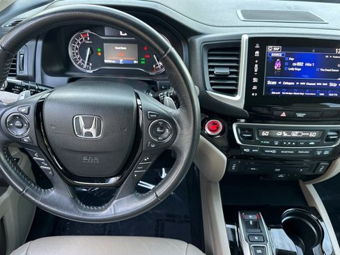 Used 2017 Honda Pilot Touring image 29