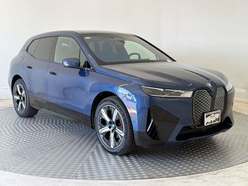 Certified 2024 BMW iX xDrive50 w/ Premium Package AWD/4WD image 7