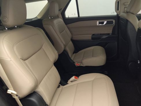 Used 2020 Ford Explorer XLT w/ Equipment Group 202A image 19