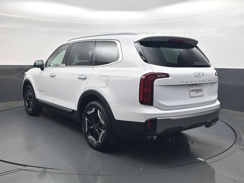 Used 2025 Kia Telluride S FWD image 7