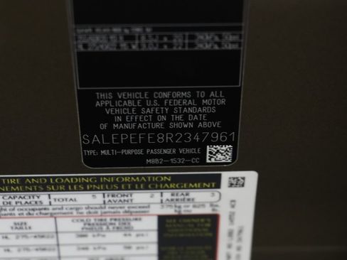 New 2024 Land Rover Defender 110 SE image 24