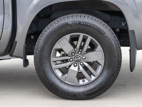 Used 2025 Nissan Frontier SV w/ SV Convenience Package RWD image 9