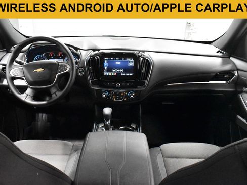 Used 2023 Chevrolet Traverse LT FWD image 2