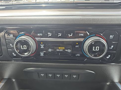 Used 2024 Chevrolet Silverado 3500 High Country w/ Technology Package AWD/4WD image 23