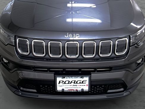 Used 2022 Jeep Compass Latitude w/ Sun and Sound Group AWD/4WD image 16