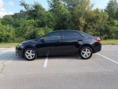 Used 2016 Toyota Corolla LE FWD image 2