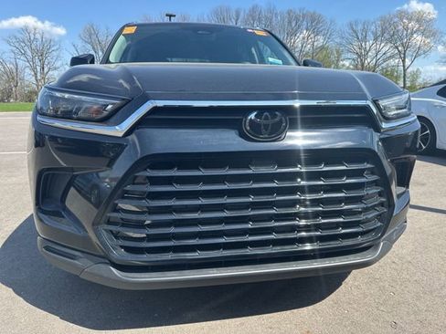 Used 2024 Toyota Grand Highlander AWD image 2