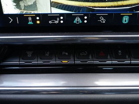 Used 2024 Chevrolet Silverado 2500 High Country w/ High Country Premium Package image 18