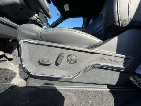 New 2026 Ford F450 Platinum w/ FX4 Off-Road Package image 14