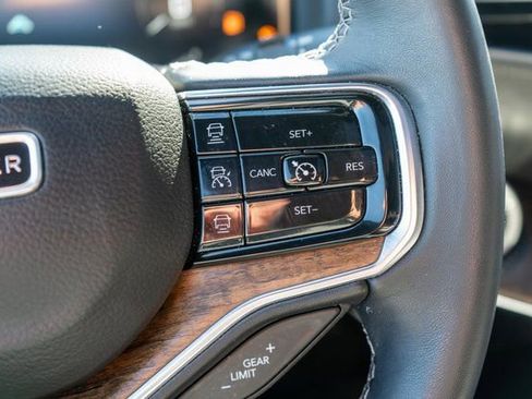 Used 2023 Jeep Grand Wagoneer 4WD w/ Flexible Seating Group image 36