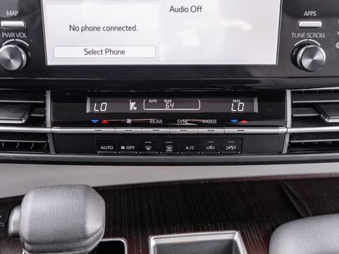 Used 2023 Toyota Sienna LE FWD image 29