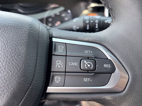 Used 2024 Jeep Compass Limited image 17