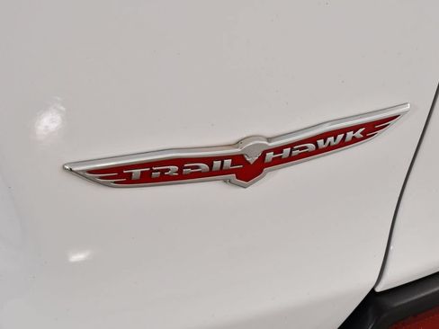 Used 2022 Jeep Cherokee Trailhawk w/ Comfort/Convenience Group AWD/4WD image 24