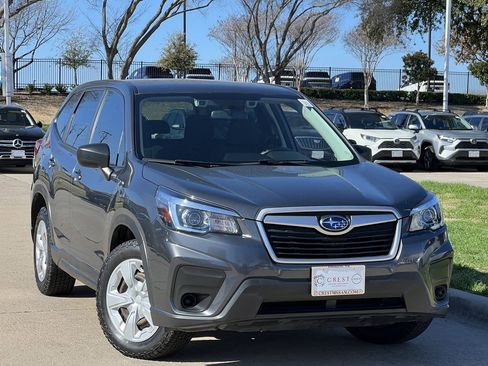 Used 2020 Subaru Forester Base image 2