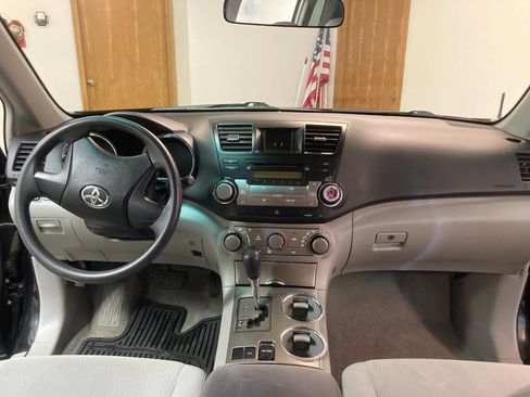 Used 2010 Toyota Highlander 2WD image 8