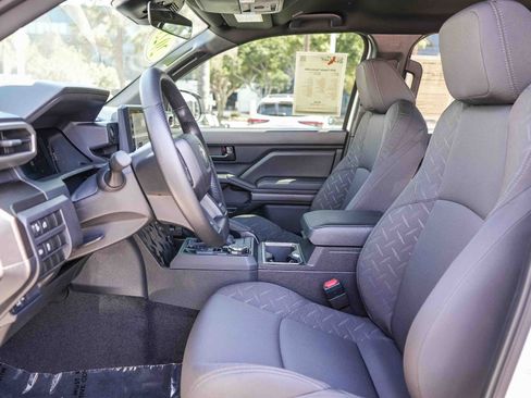 Certified 2025 Toyota Tacoma SR5 AWD/4WD image 18