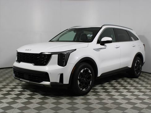 Used 2024 Kia Sorento S image 3