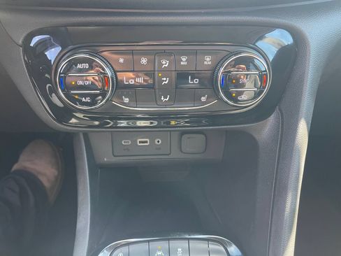 Used 2022 Buick Encore GX Select w/ Sport Touring Package FWD image 12