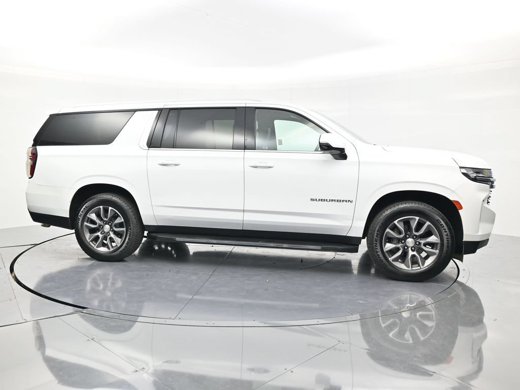 Used 2022 Chevrolet Suburban LT w/ LT Signature Plus Package AWD/4WD image 4