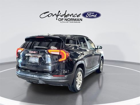 Used 2024 GMC Terrain SLE image 8