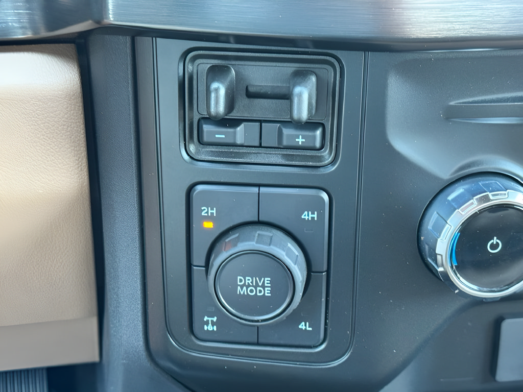 Used 2025 Ford F250 Lariat AWD/4WD image 22