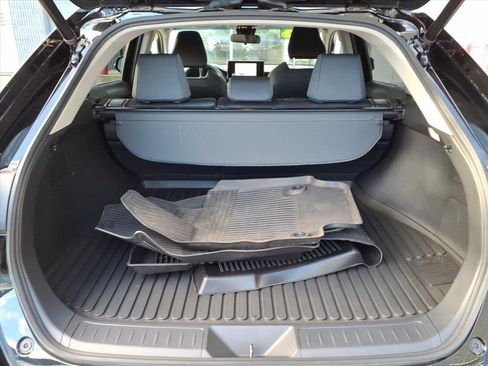 Certified 2023 Toyota Venza XLE image 12