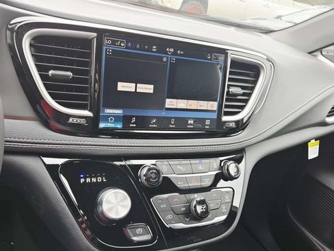 New 2026 Chrysler Pacifica Select w/ S Appearance Package FWD image 22