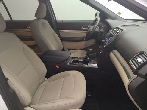 Used 2019 Ford Explorer XLT image 21