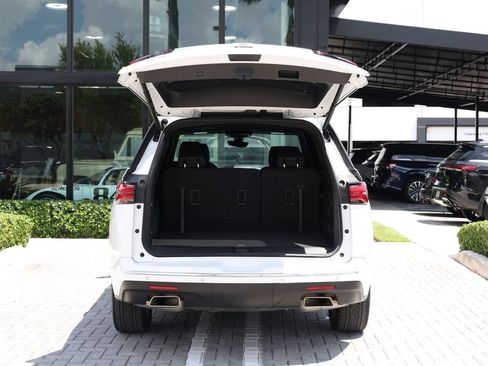 Used 2023 Chevrolet Traverse Premier FWD image 7