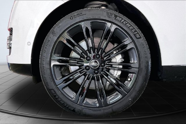 Used 2025 Land Rover Range Rover Long Wheelbase Autobiography AWD/4WD image 10
