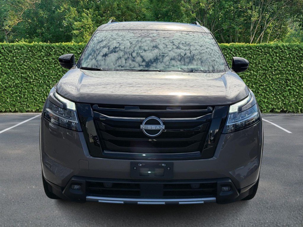 Used 2024 Nissan Pathfinder Platinum w/ Lighting Package (N93) AWD/4WD image 9