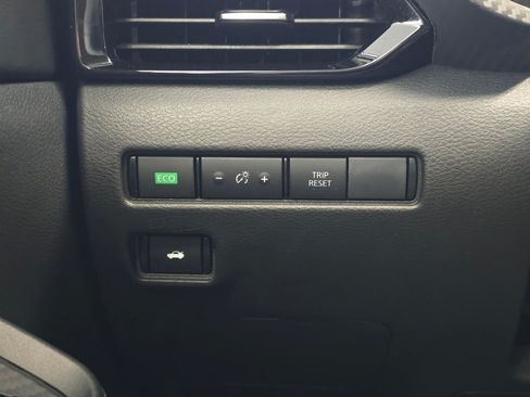 Used 2024 Nissan Sentra SV FWD image 24