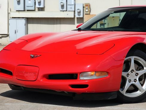 Used 2004 Chevrolet Corvette Coupe w/ Preferred Equipment Group RWD image 8