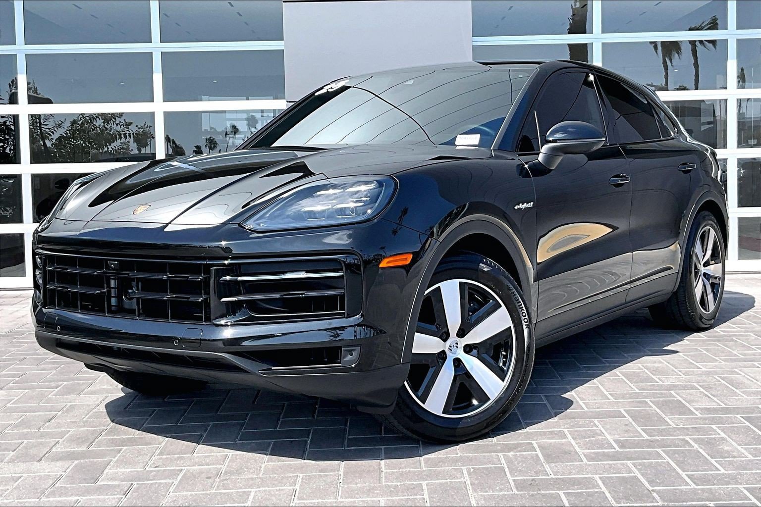 Certified 2025 Porsche Cayenne E-Hybrid Coupe w/ Premium Package Plus AWD/4WD image 1