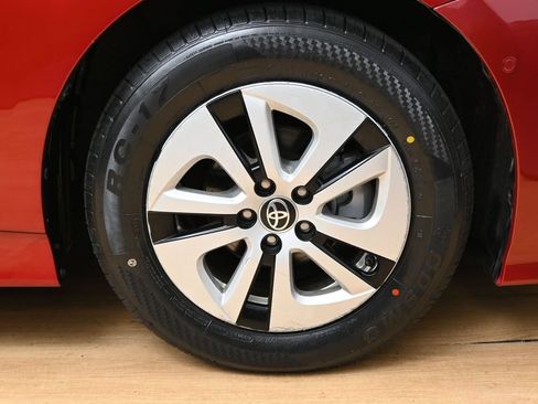Used 2018 Toyota Prius Two w/ Prius Two Safety Plus Package FWD image 14