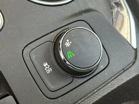 Used 2019 Chevrolet Traverse LT w/ LT Premium Package image 32