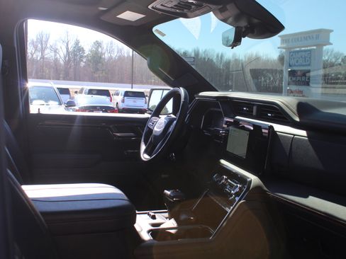 Used 2023 GMC Sierra 1500 AT4 w/ AT4 Premium Package image 36