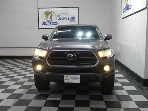 Used 2019 Toyota Tacoma SR5 image 2