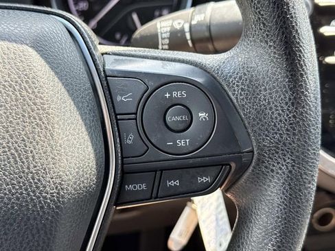 Used 2018 Toyota Camry LE FWD image 19