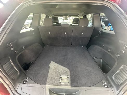 Used 2018 Jeep Grand Cherokee Laredo AWD/4WD image 11